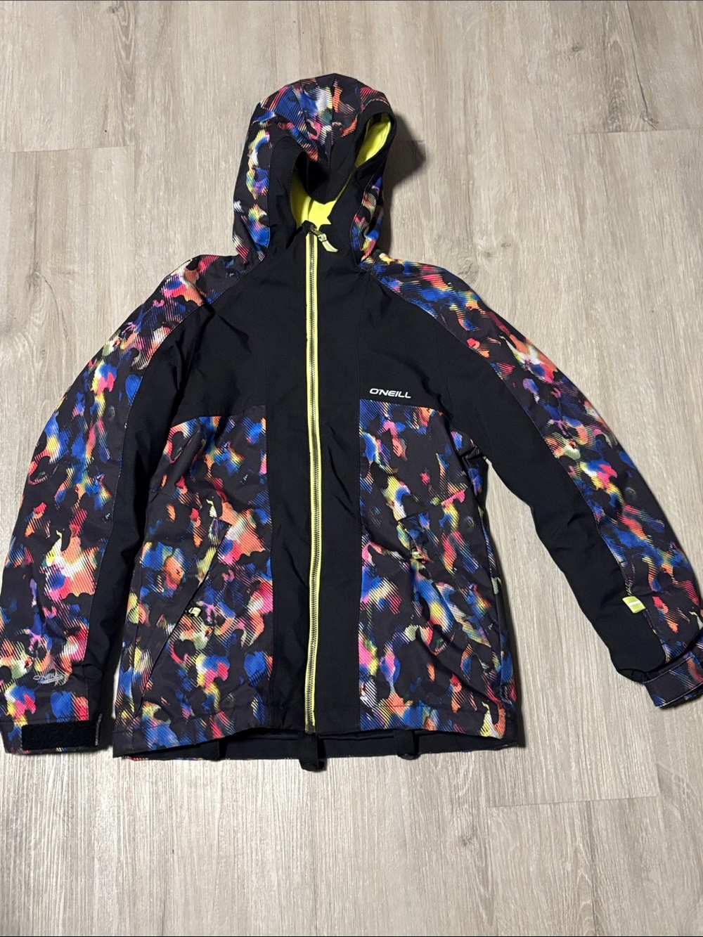 O'Neill Kids Black Jacket with Multicolor Print and Yellow Zip‎